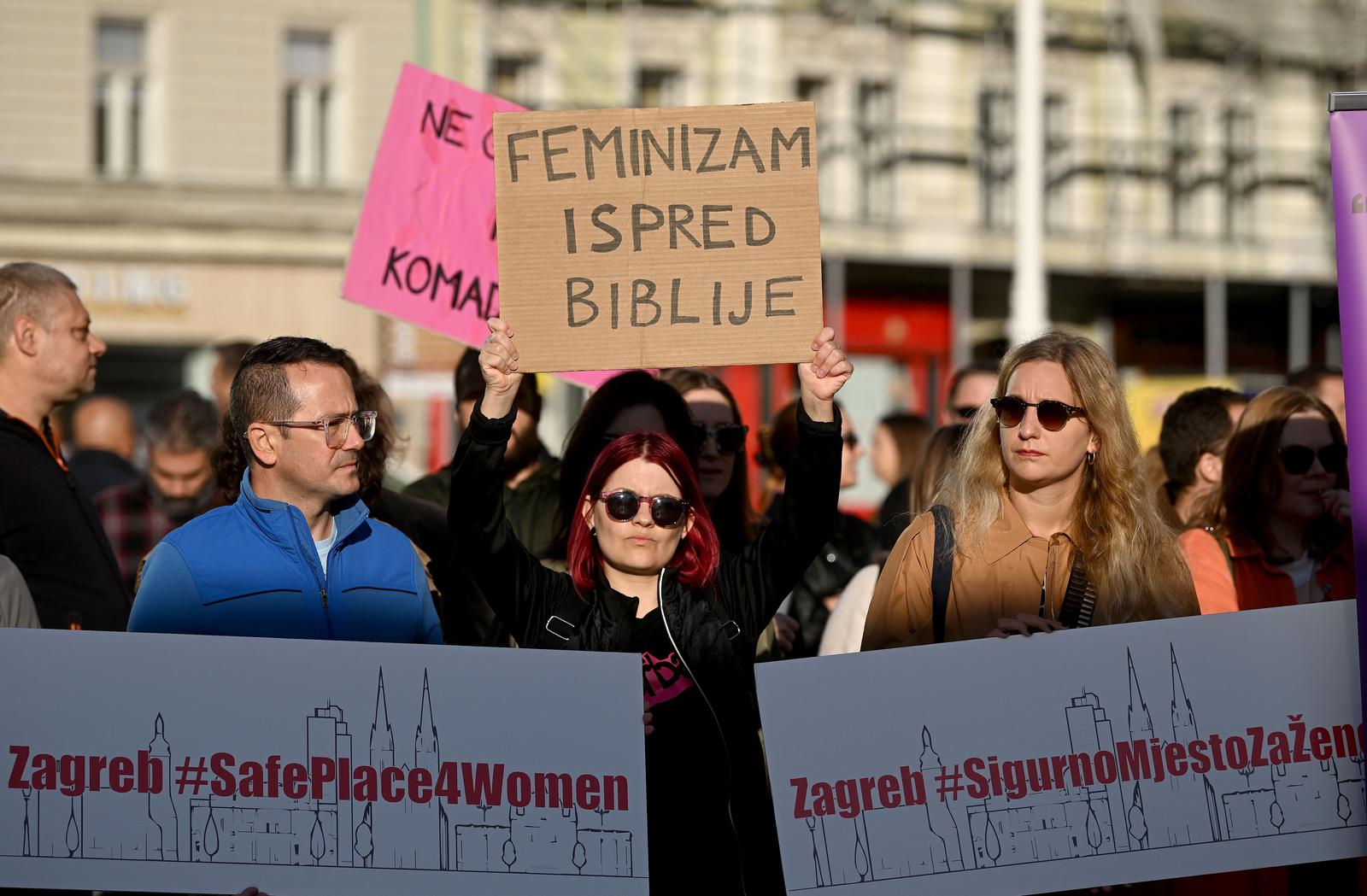 Zagreb: Tijekom molitve muškaraca trajao je i prosvjed protiv istih Zagreb: Tijekom molitve muškaraca trajao je i prosvjed protiv istih