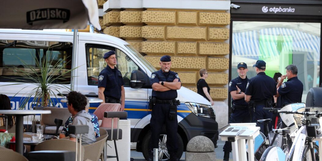 Rijeka: Policija na gradskim ulicama uoči susreta Rijeke i Hajduka Rijeka: Policija na gradskim ulicama uoči susreta Rijeke i Hajduka