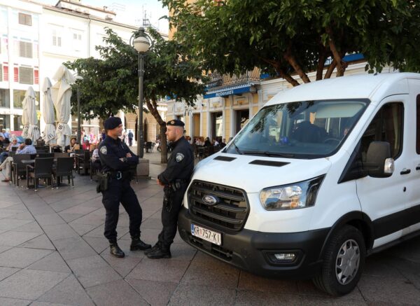 Rijeka: Policija na gradskim ulicama uo?i susreta Rijeke i Hajduka