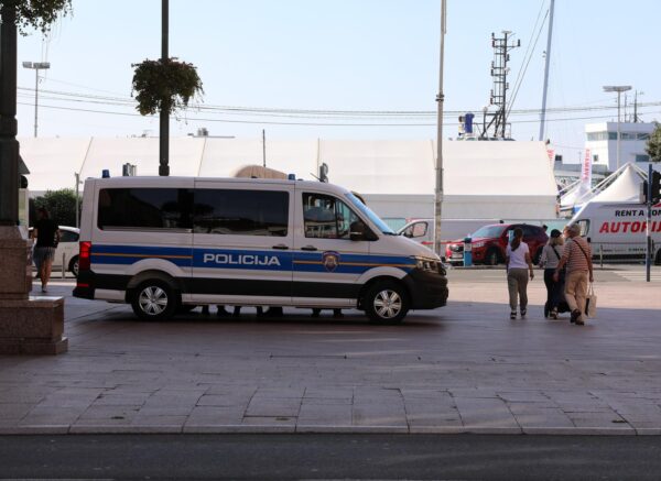 Rijeka: Policija na gradskim ulicama uoči susreta Rijeke i Hajduka Rijeka: Policija na gradskim ulicama uoči susreta Rijeke i Hajduka