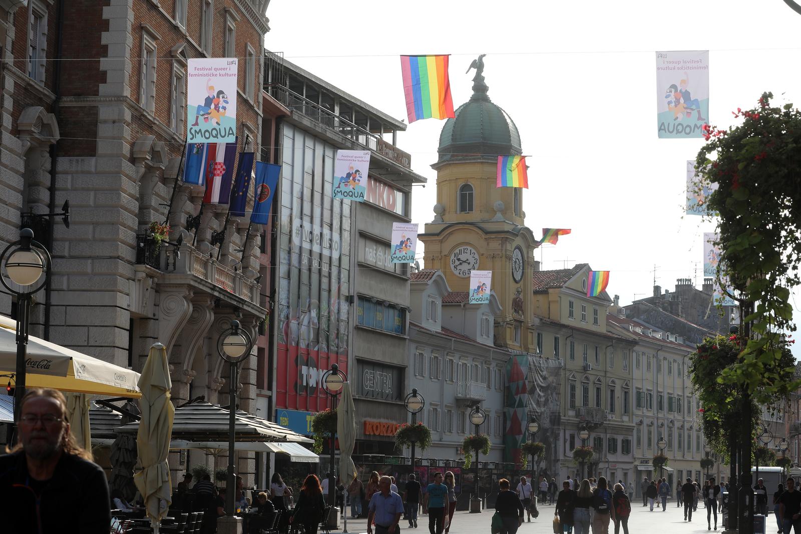 Rijeka: LGBT zastave na Korzu uo?i otvorenja festivala Smoqua Rijeka: LGBT zastave na Korzu uo?i otvorenja festivala Smoqua