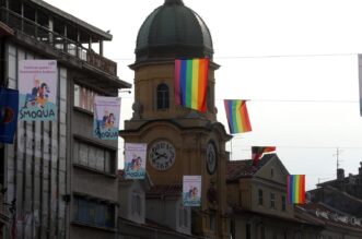 Rijeka: LGBT zastave na Korzu uoči otvorenja festivala Smoqua Rijeka: LGBT zastave na Korzu uoči otvorenja festivala Smoqua
