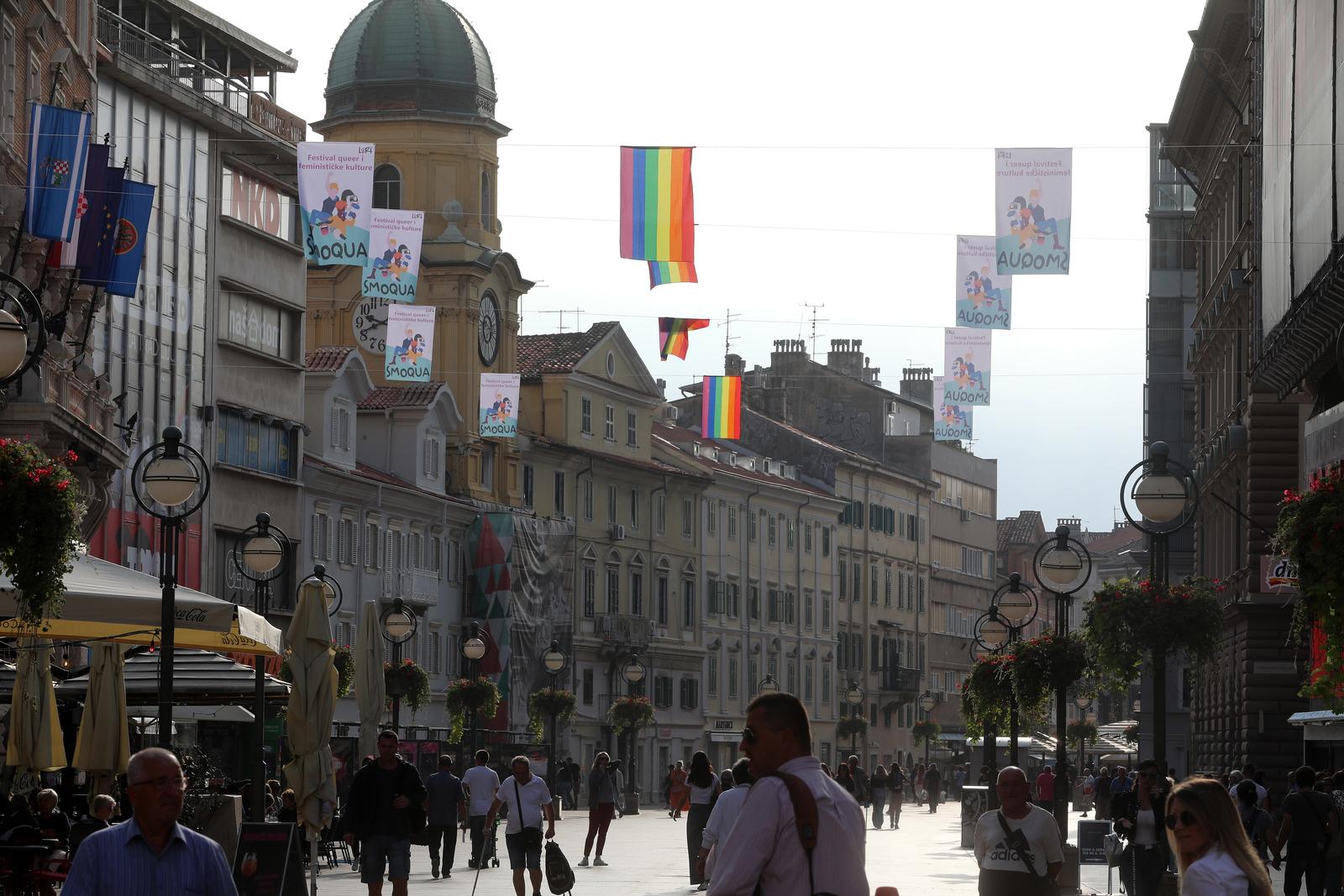 Rijeka: LGBT zastave na Korzu uo?i otvorenja festivala Smoqua Rijeka: LGBT zastave na Korzu uo?i otvorenja festivala Smoqua