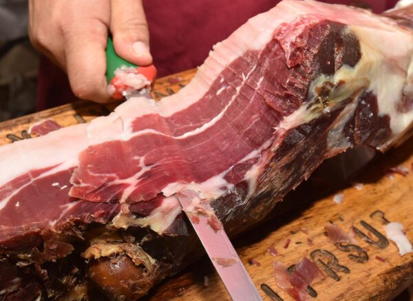 U Tinjanu se održava 13. Internacionalni sajam pršuta