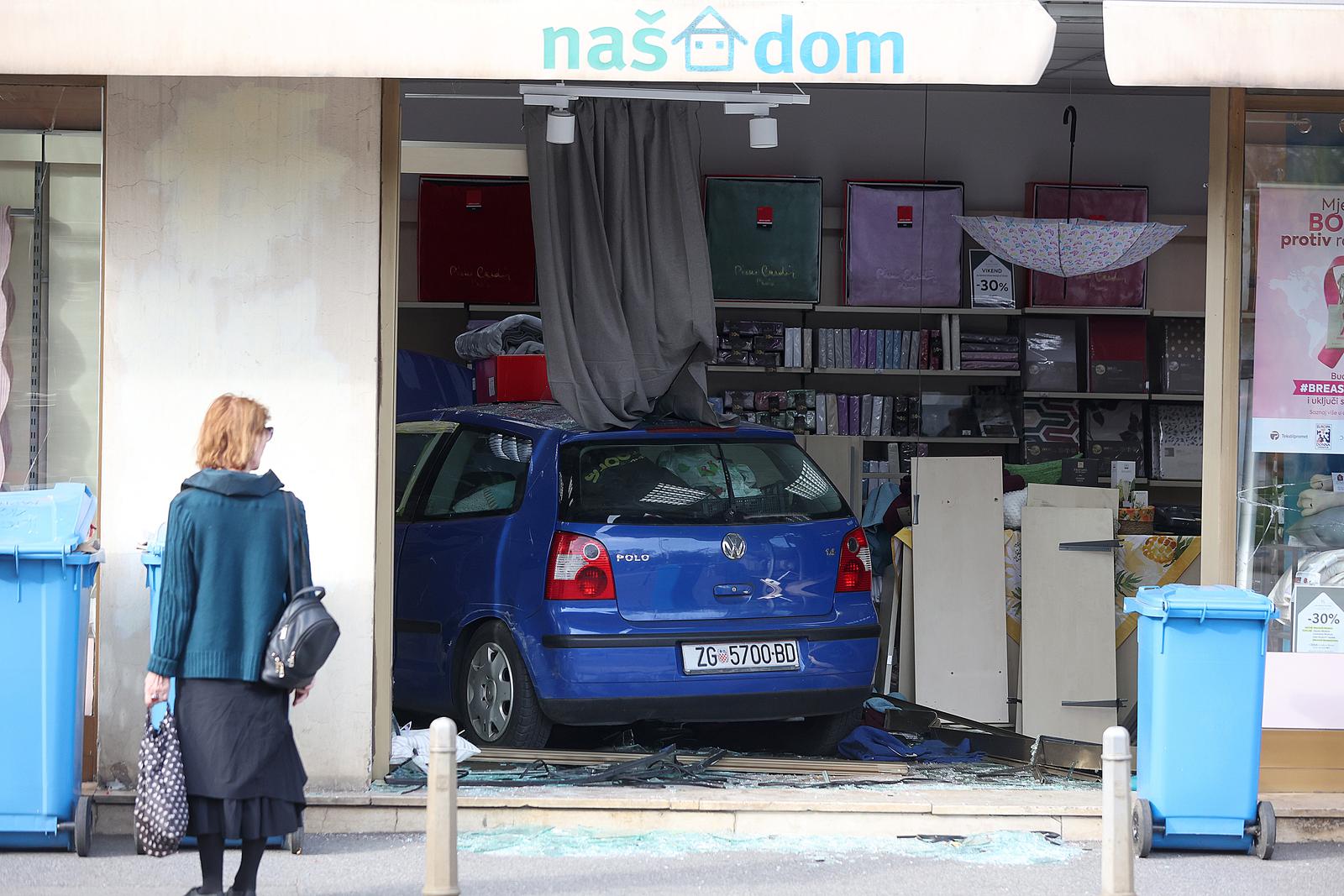 Zagreb: Autom uletio u trgovinu, dvoje ozlijeđenih Zagreb: Autom uletio u trgovinu, dvoje ozlijeđenih