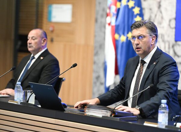 Zagreb: Povećanje minimalne plaće jedna je od tema sjednice Vlade na kojoj se uvodno obratio premijer Plenković