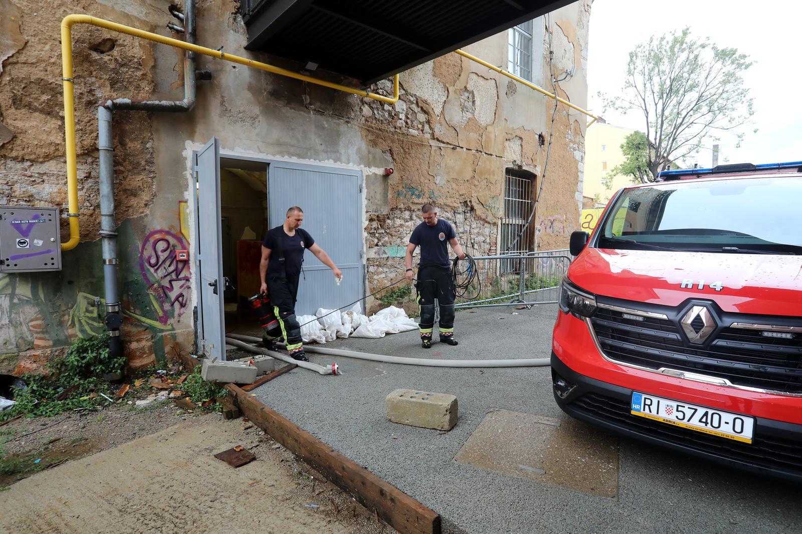 Rijeka: Jaka kisa izazvala poplave po gradu Rijeka: Jaka kisa izazvala poplave po gradu