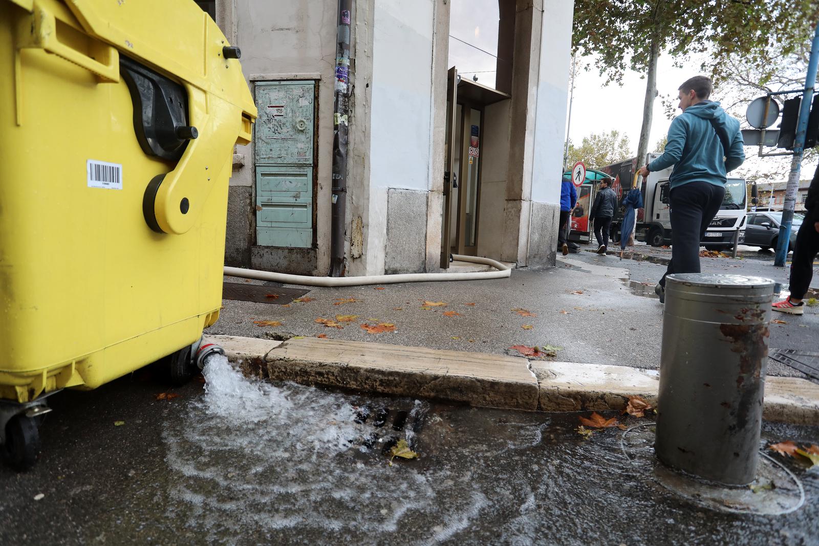 Rijeka: Jaka kisa izazvala poplave po gradu Rijeka: Jaka kisa izazvala poplave po gradu