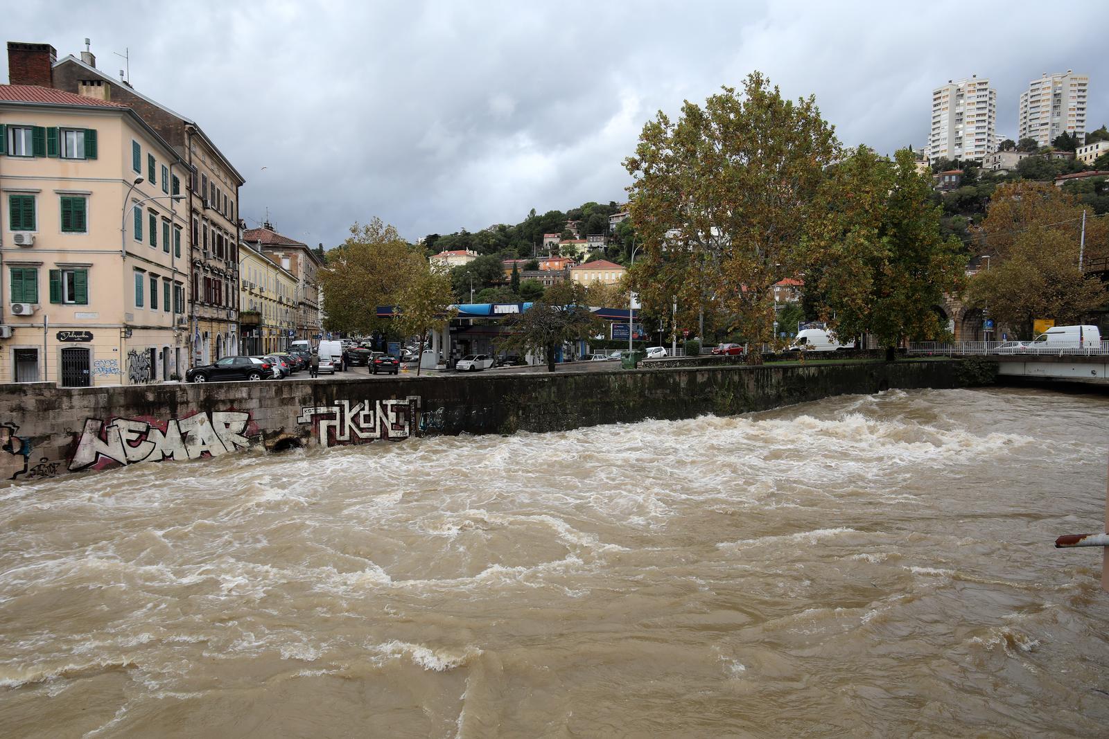 Rijeka: Jaka kisa izazvala poplave po gradu Rijeka: Jaka kisa izazvala poplave po gradu