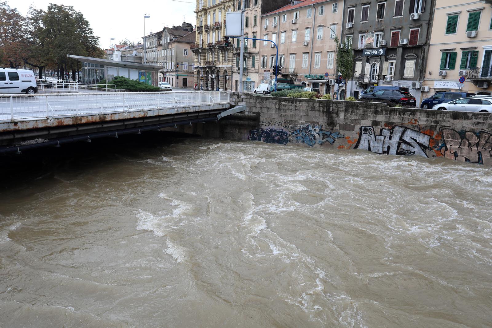 Rijeka: Jaka kisa izazvala poplave po gradu Rijeka: Jaka kisa izazvala poplave po gradu