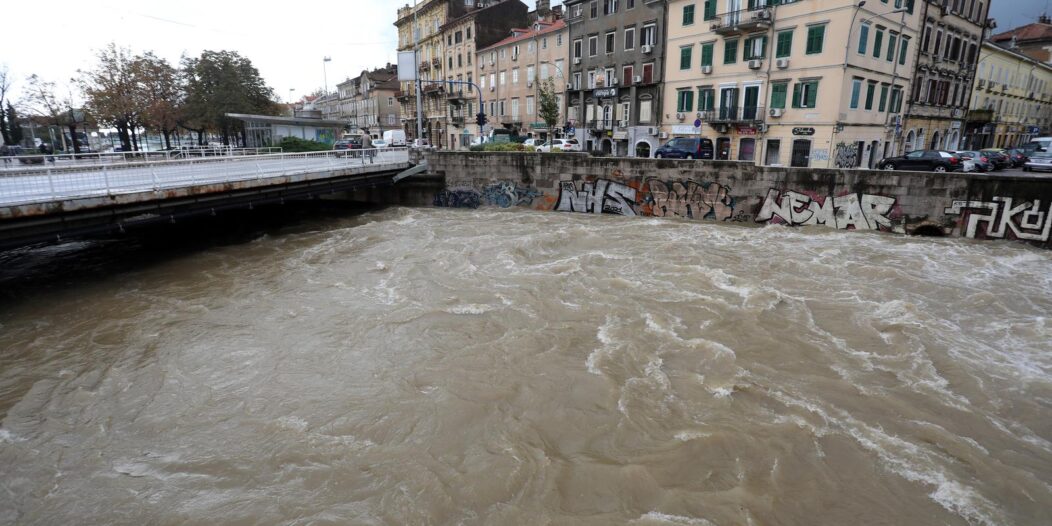Rijeka: Jaka kisa izazvala poplave po gradu Rijeka: Jaka kisa izazvala poplave po gradu