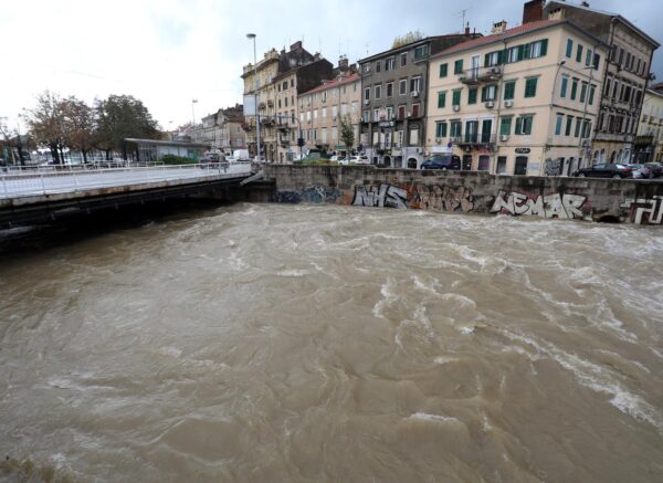 Rijeka: Jaka kisa izazvala poplave po gradu