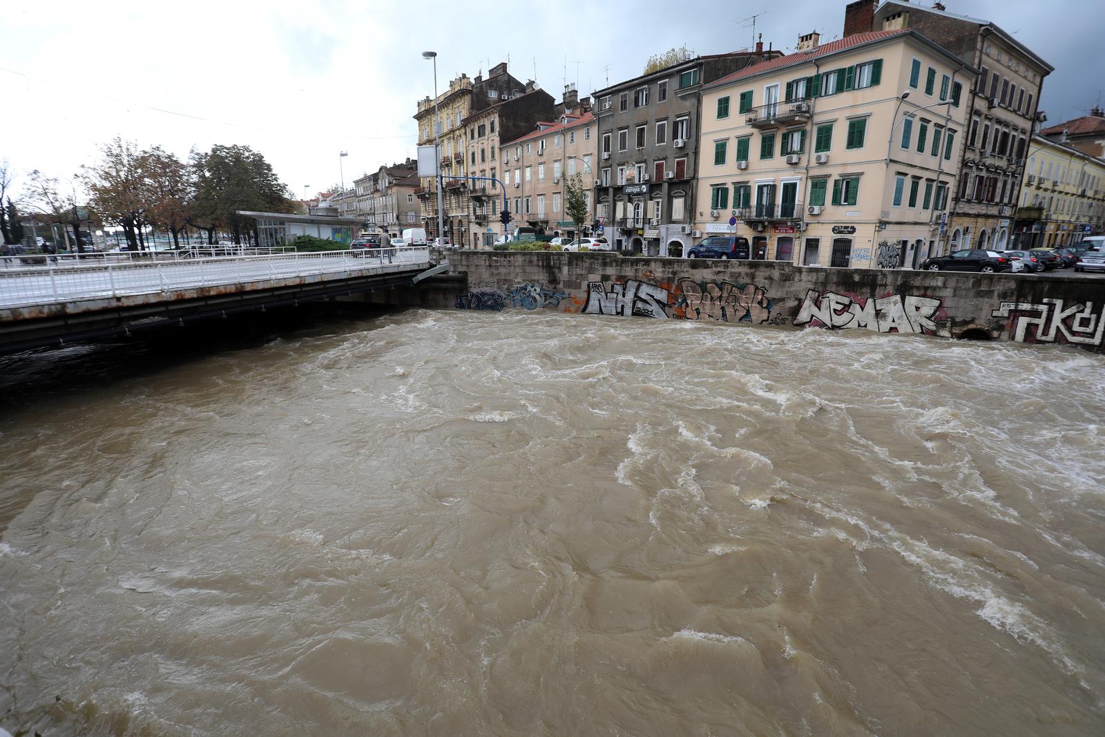 Rijeka: Jaka kisa izazvala poplave po gradu Rijeka: Jaka kisa izazvala poplave po gradu