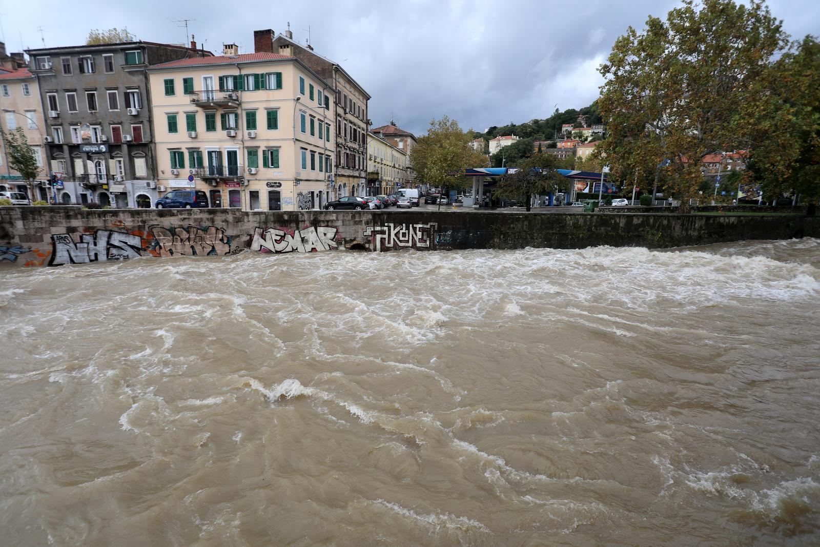 Rijeka: Jaka kisa izazvala poplave po gradu Rijeka: Jaka kisa izazvala poplave po gradu