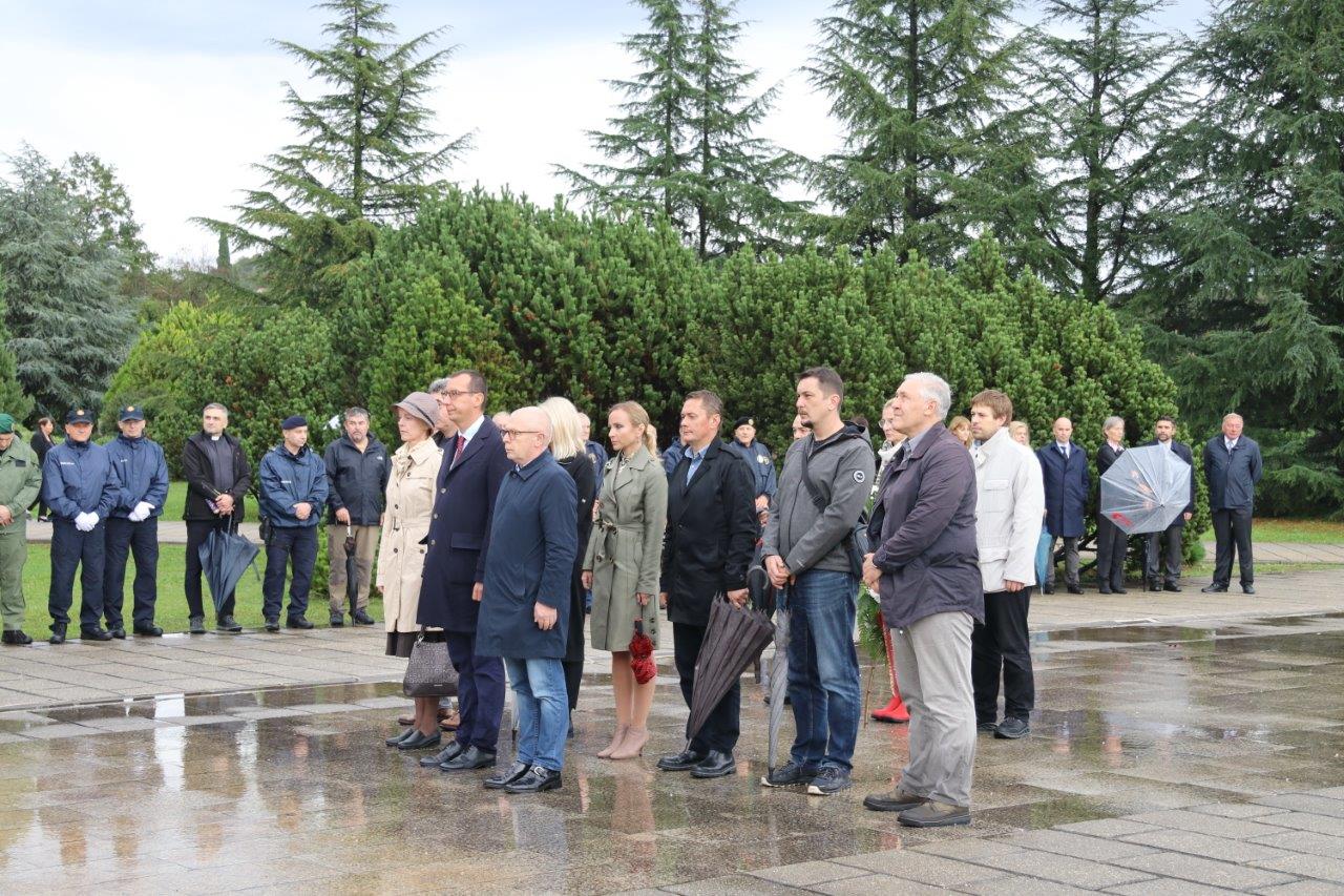 Polaganje-vijenaca-povodom-blagdana-Svih-svetih-15 Polaganje-vijenaca-povodom-blagdana-Svih-svetih-15