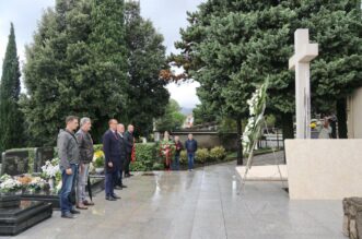 Polaganje-vijenaca-povodom-blagdana-Svih-svetih-16 Polaganje-vijenaca-povodom-blagdana-Svih-svetih-16