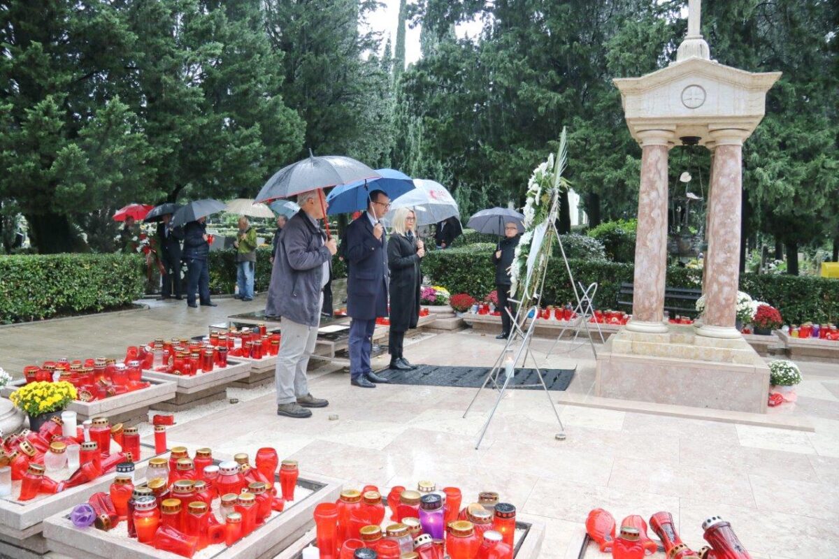 Polaganje-vijenaca-povodom-blagdana-Svih-svetih-2-1200×800 Polaganje-vijenaca-povodom-blagdana-Svih-svetih-2-1200×800
