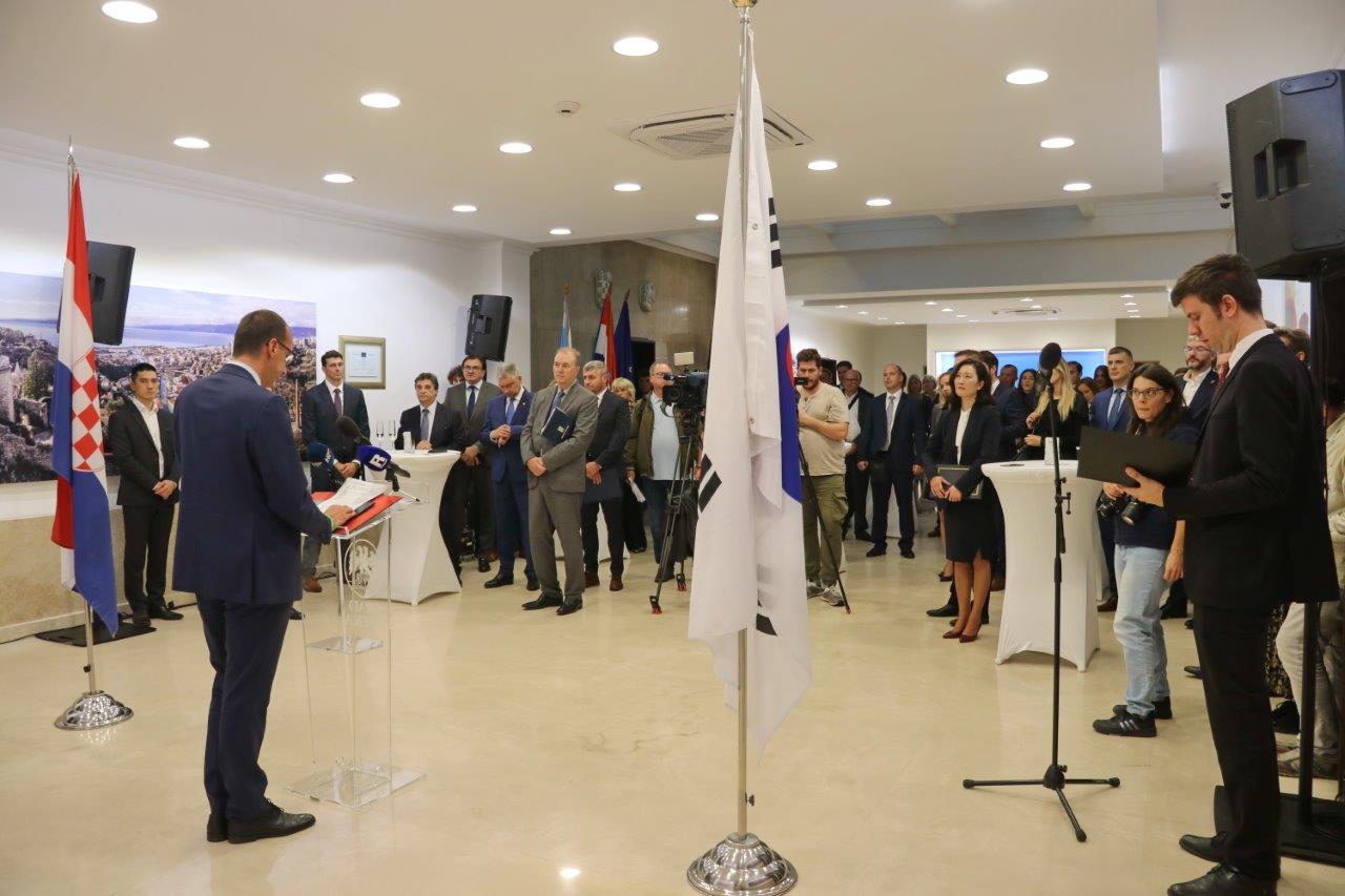 Prijem-povodom-otvorenja-Počasnog-konzulata-Republike-Koreje-za-Primorsko-goransku-i-Istarsku-županiju-7 Prijem-povodom-otvorenja-Počasnog-konzulata-Republike-Koreje-za-Primorsko-goransku-i-Istarsku-županiju-7