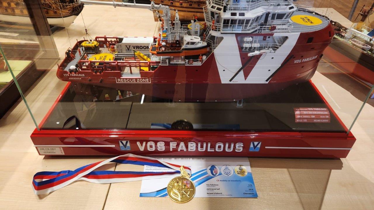 Roland-Vlahović_maketa-Vos-Fabulous