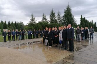 pgz delegacija vijenci svi sveti (4) pgz delegacija vijenci svi sveti (4)