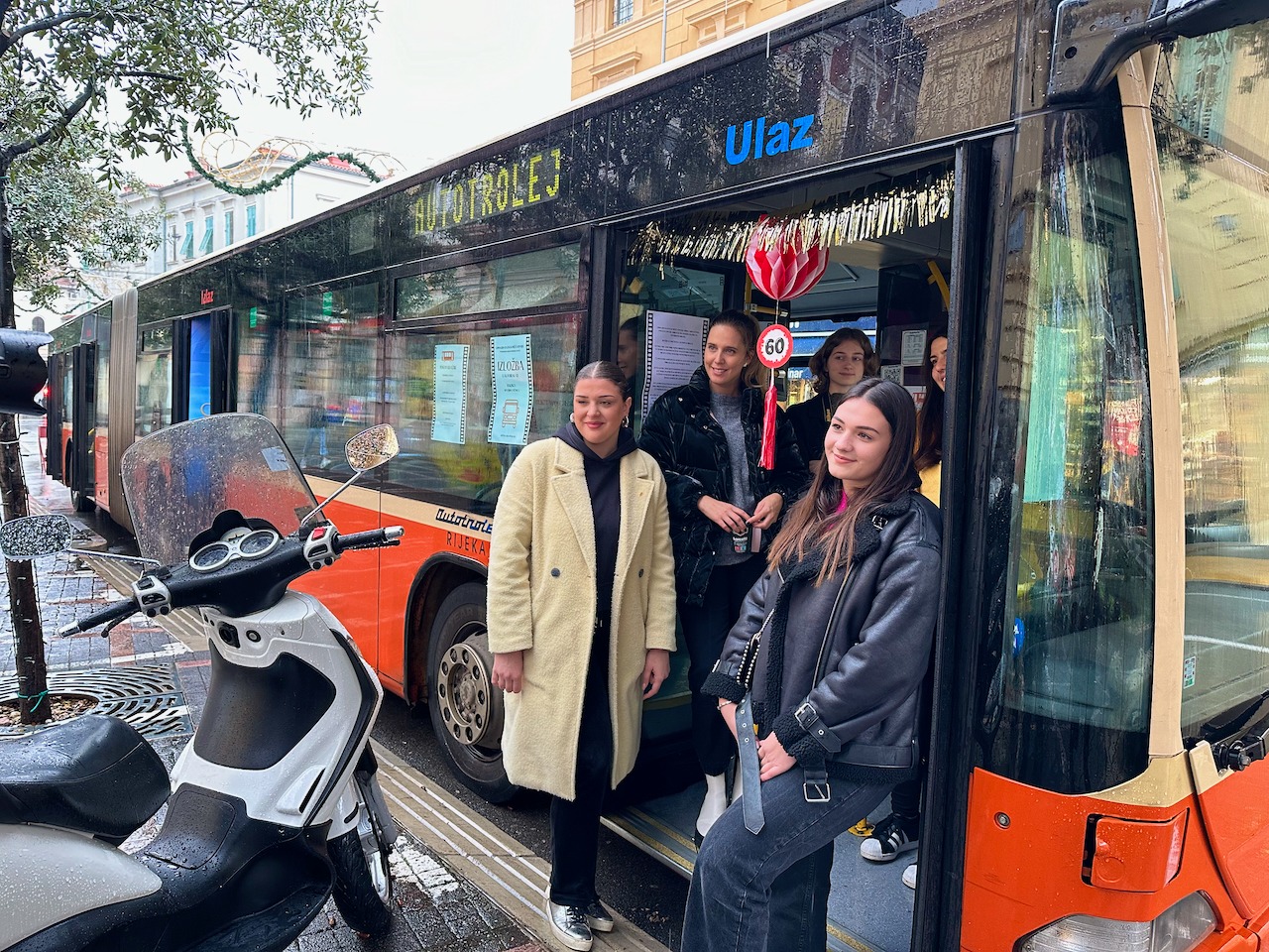 32 bus opatijski gimnazijalci gek (1)