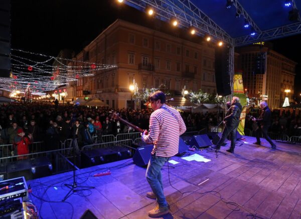Rijeka: Grupa Fit zabavljala gra?ane na do?eku Nove 2019 godine