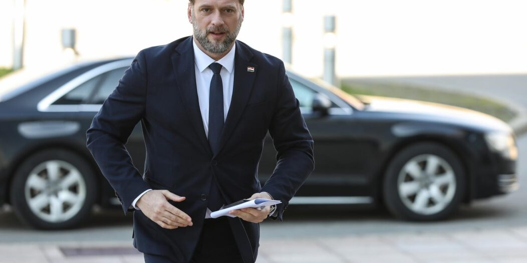 Zagreb: Dolazak članova na redovitu sjednicu Vlade RH Zagreb: Dolazak članova na redovitu sjednicu Vlade RH