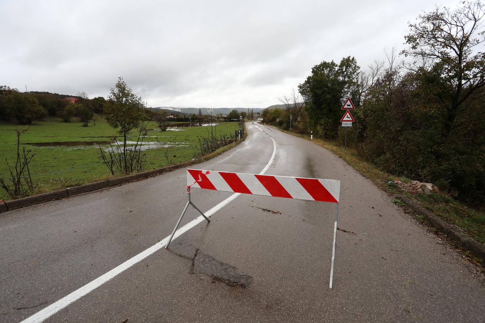 Grobničko polje i prometnice pod vodom Grobničko polje i prometnice pod vodom