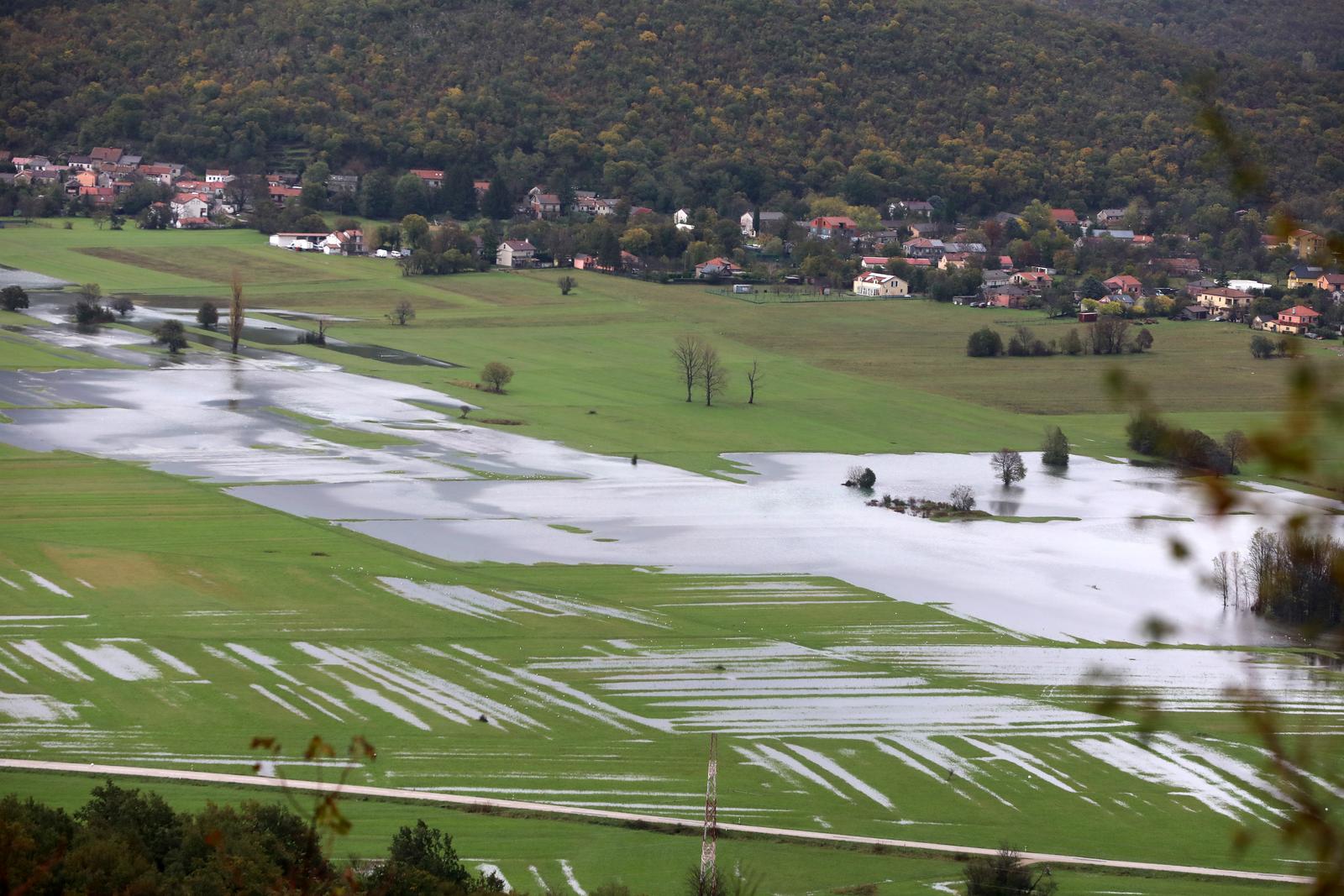 Grobničko polje i prometnice pod vodom Grobničko polje i prometnice pod vodom