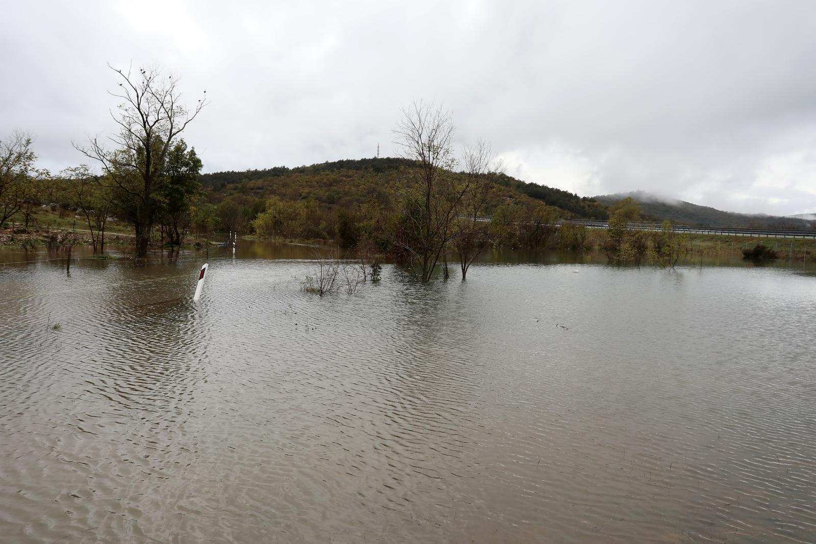 Grobničko polje i prometnice pod vodom Grobničko polje i prometnice pod vodom