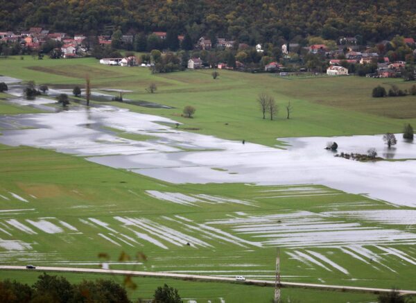 Grobničko polje i prometnice pod vodom