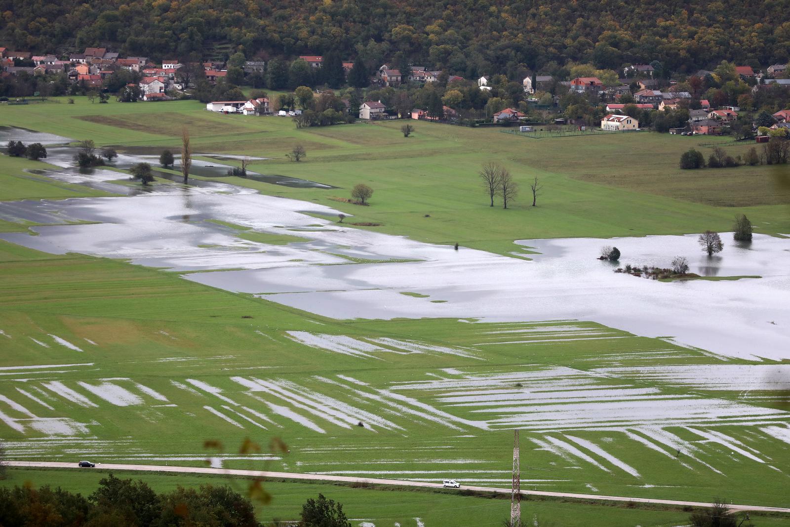 Grobničko polje i prometnice pod vodom Grobničko polje i prometnice pod vodom