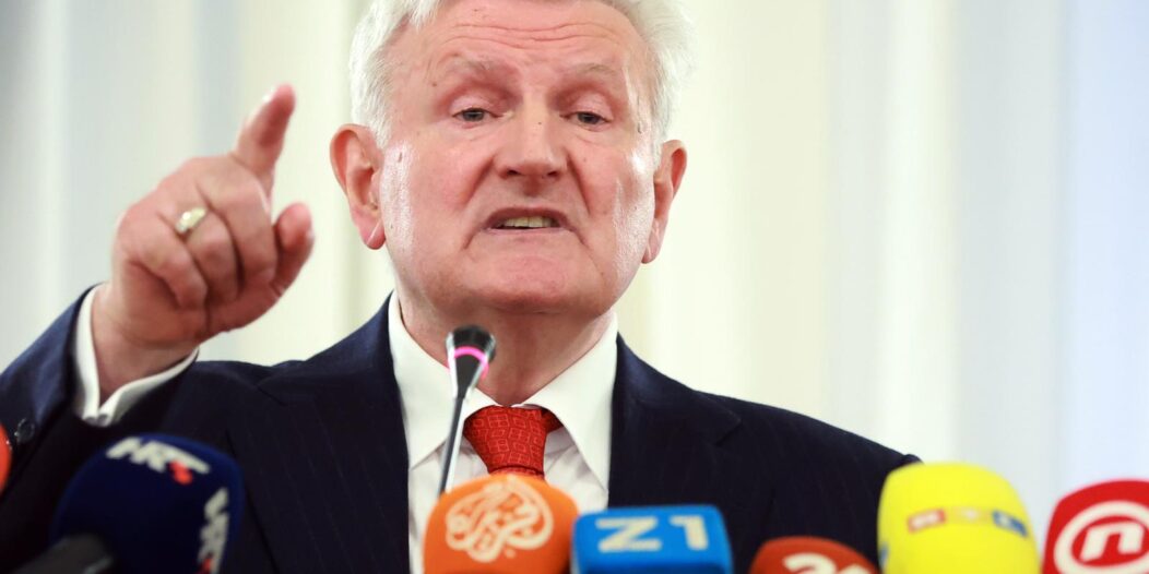 Zagreb: Bivši vlasnik Agrokora Ivica Todorić održao je konferenciju za medije u Novinarskom domu Zagreb: Bivši vlasnik Agrokora Ivica Todorić održao je konferenciju za medije u Novinarskom domu