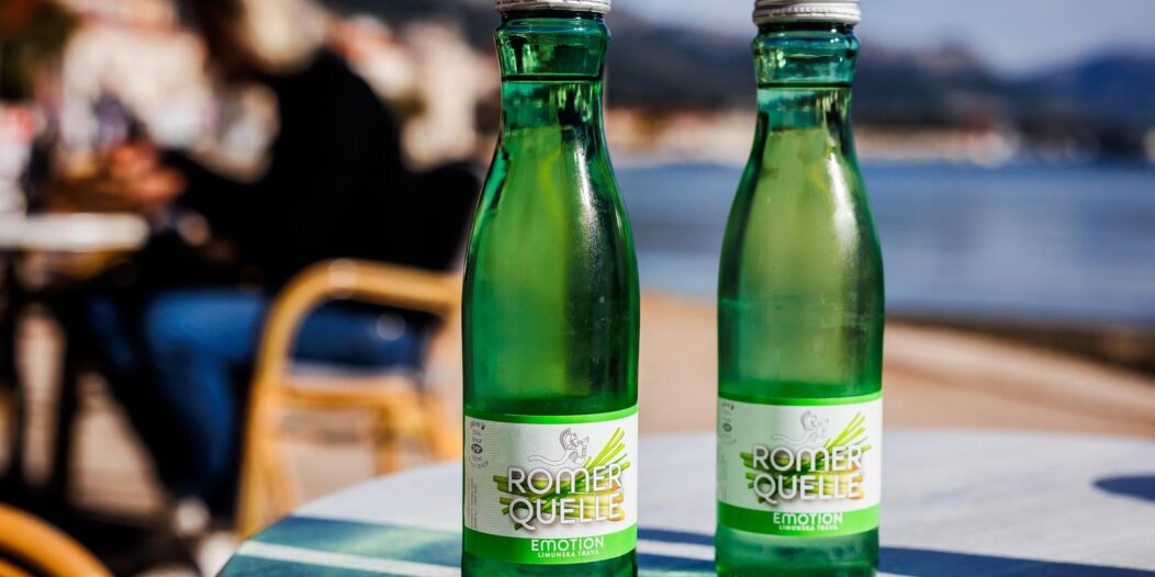 Boce Coca-Cole i Romerquelle vode Boce Coca-Cole i Romerquelle vode