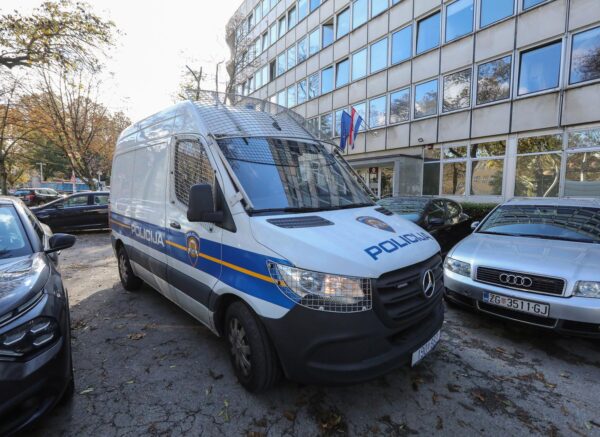 Zagreb: Policija dovodi osumnjičene na saslušanje u Ured europskog tužitelja