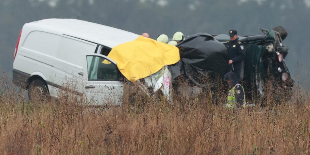 Vatrogasci iz kombija izvukli tijelo vozača poginulog u sudaru s ministrom Banožićem Vatrogasci iz kombija izvukli tijelo vozača poginulog u sudaru s ministrom Banožićem