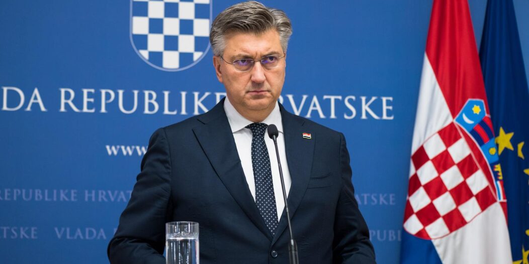 Zagreb: Andrej Plenković razriješio Banožića i izrazio sućut obitelji poginulog Zagreb: Andrej Plenković razriješio Banožića i izrazio sućut obitelji poginulog