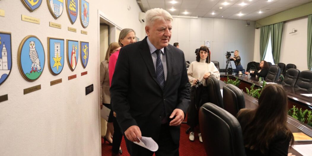 Rijeka: Konferencija župana Zlatka Komadine i pročelnica Vesne Čavar i Dragice Marač Rijeka: Konferencija župana Zlatka Komadine i pročelnica Vesne Čavar i Dragice Marač