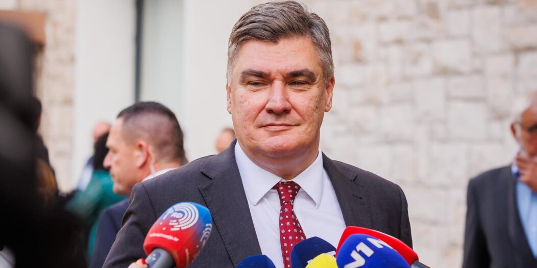 Trogir: Zoran Milanović nakon sjednice Gradskog vijeća Grada Trogira dao je izjavu za medije Trogir: Zoran Milanović nakon sjednice Gradskog vijeća Grada Trogira dao je izjavu za medije