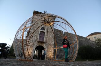 Rijeka: Trsatska gradina ukraena tisu?ama lampica Rijeka: Trsatska gradina ukraena tisu?ama lampica