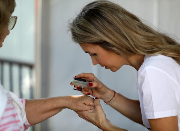 Zagreb: Na Bundeku je održana javnozdravstvena akcija besplatnih preventivnih pregleda madeža “Djeluj sada!”