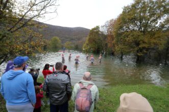 Ponikve: Opatijski Kukali igraju picigin u dolini punoj vode Ponikve: Opatijski Kukali igraju picigin u dolini punoj vode