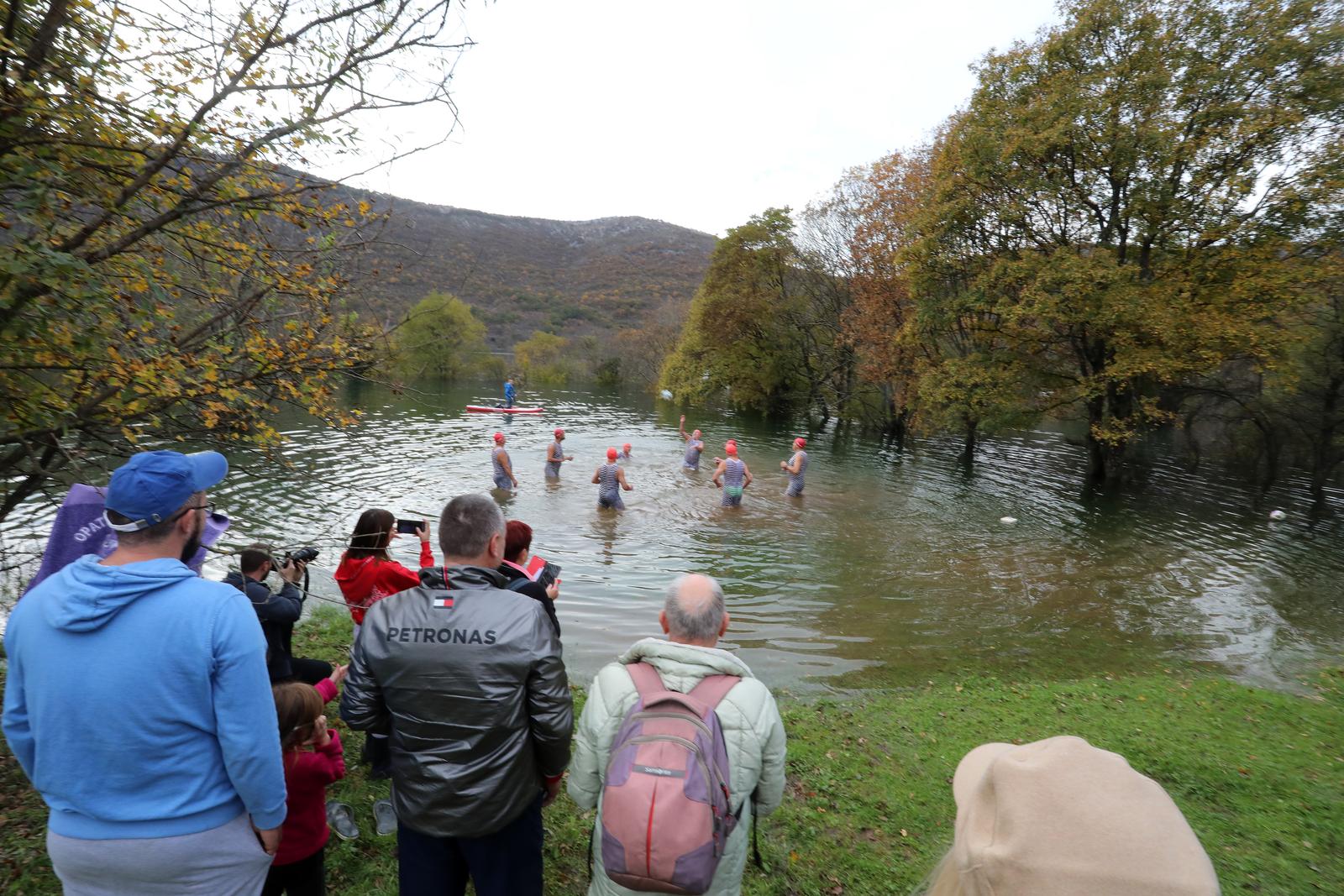 Ponikve: Opatijski Kukali igraju picigin u dolini punoj vode Ponikve: Opatijski Kukali igraju picigin u dolini punoj vode