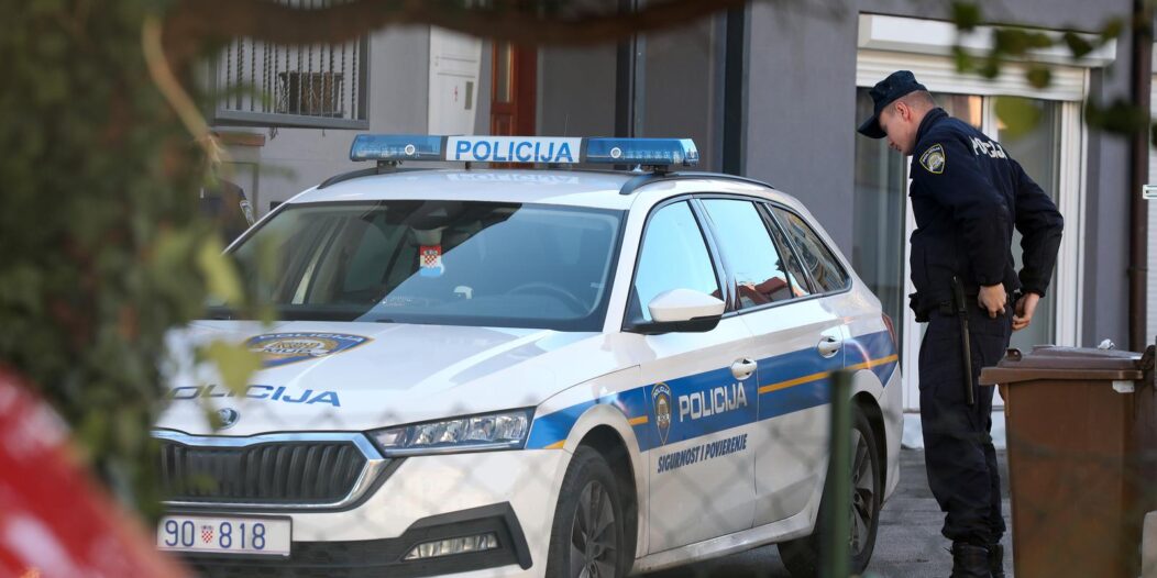 Zagreb: Policija je i dalje pred kućom u kojoj su jučer bile dvije eksplozije Zagreb: Policija je i dalje pred kućom u kojoj su jučer bile dvije eksplozije