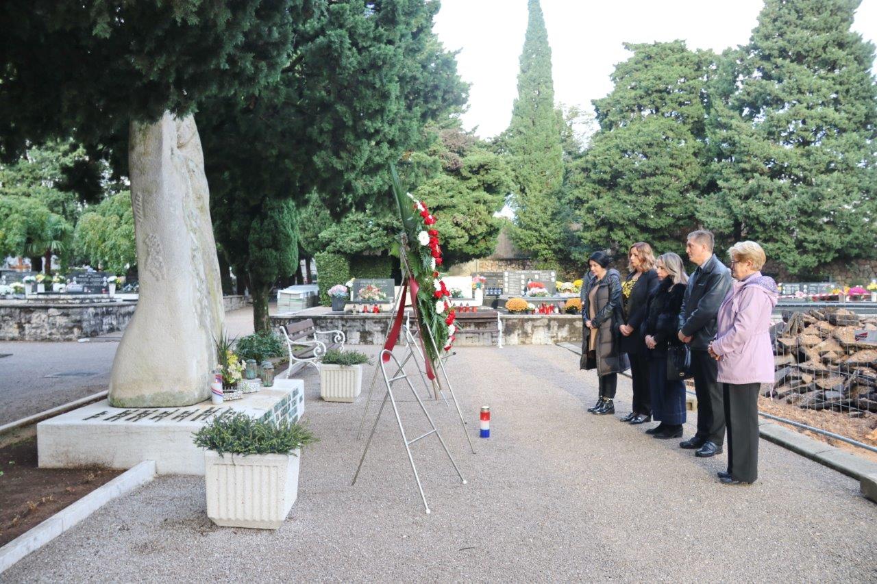 Polaganje-vijenaca-povodom-Dana-sjećanja-na-žrtve-Domovinskog-rata-i-Dana-sjećanja-na-žrtvu-Vukovara-i-15