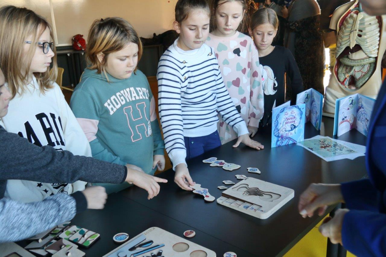Predstavljanje-projekta-genetičkog-opismenjavanja-djece-i-provedba-radionica-Slagalica-naslijeđa-13 Predstavljanje-projekta-genetičkog-opismenjavanja-djece-i-provedba-radionica-Slagalica-naslijeđa-13