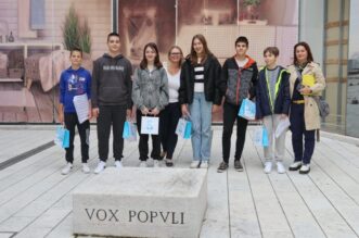 Učenički-program-na-kamenu-Vox-populi-13-1200×800 Učenički-program-na-kamenu-Vox-populi-13-1200×800