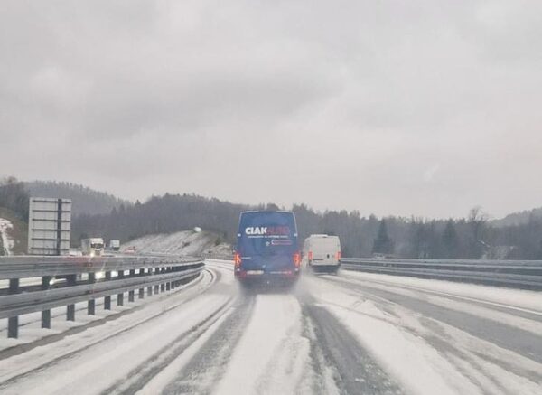 vrata autocesta susnježica 031123