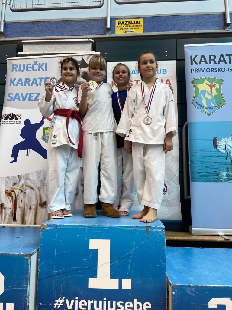 KOSTRENA KUP (12) KOSTRENA KUP (12)