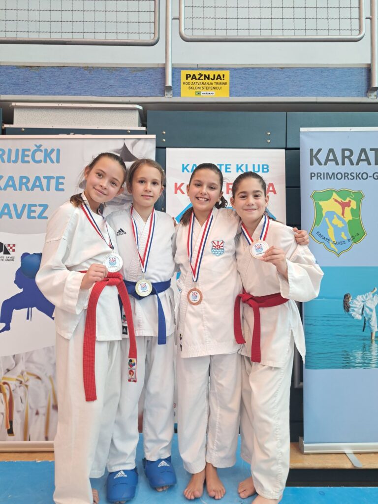 KOSTRENA KUP (3) KOSTRENA KUP (3)